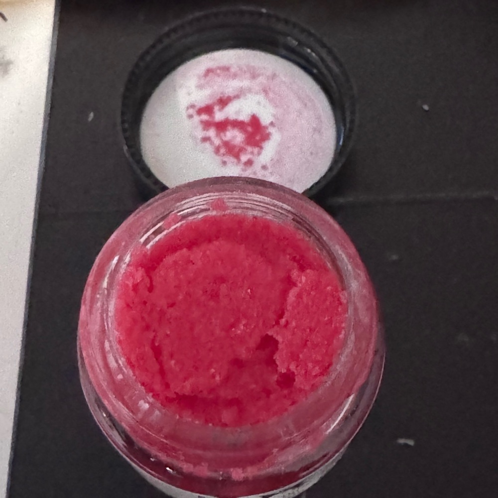 New Unused Santa Baby Lip Scrub Lush Cosmetics Kitchen Exclusive - Picture 4 of 4